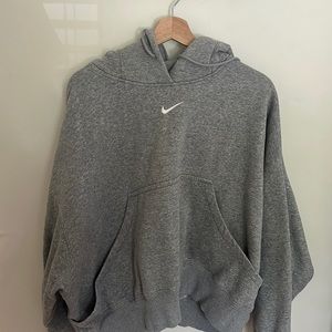 oversized cropped nike hoodie.